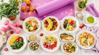 découvrez pourquoi une alimentation riche en graisses n’est pas la seule responsable du cholestérol élevé et explorez d’autres causes méconnues pour mieux comprendre ce facteur de risque cardiovasculaire.