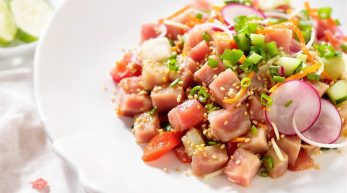 découvrez la recette de tartare de thon à la coréenne signée geneviève o’gleman : une explosion de saveurs uniques et rafraîchissantes, parfaite pour épater vos invités à chaque bouchée.
