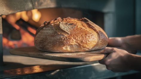 découvrez notre recette traditionnelle du pain au four à bois avec les astuces pour un pain parfaitement cuit et croustillant, ainsi que le temps de cuisson idéal.