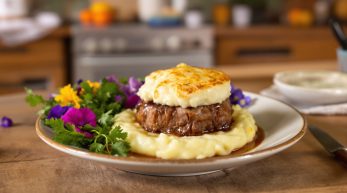 découvrez le parmentier de canard, un plat du dimanche à la fois savoureux et facile à préparer. idéal pour régaler toute la famille avec une recette gourmande, rapide et conviviale.